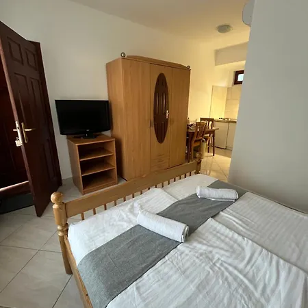 Hegyalja Fogado Bed & Breakfast